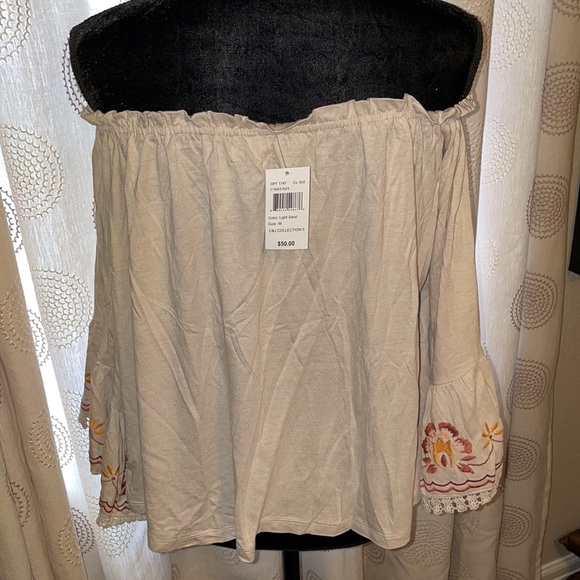 NWT Carmen Style Top - Picture 2 of 6
